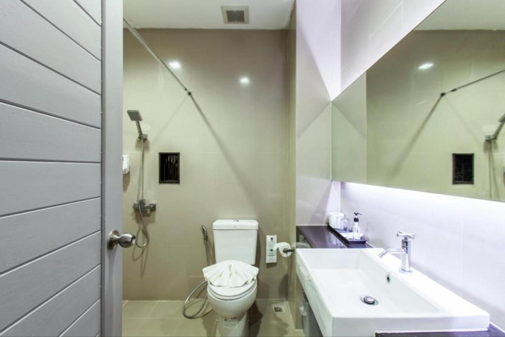 Hug Nimman Hotel Csiangmaj Kültér fotó