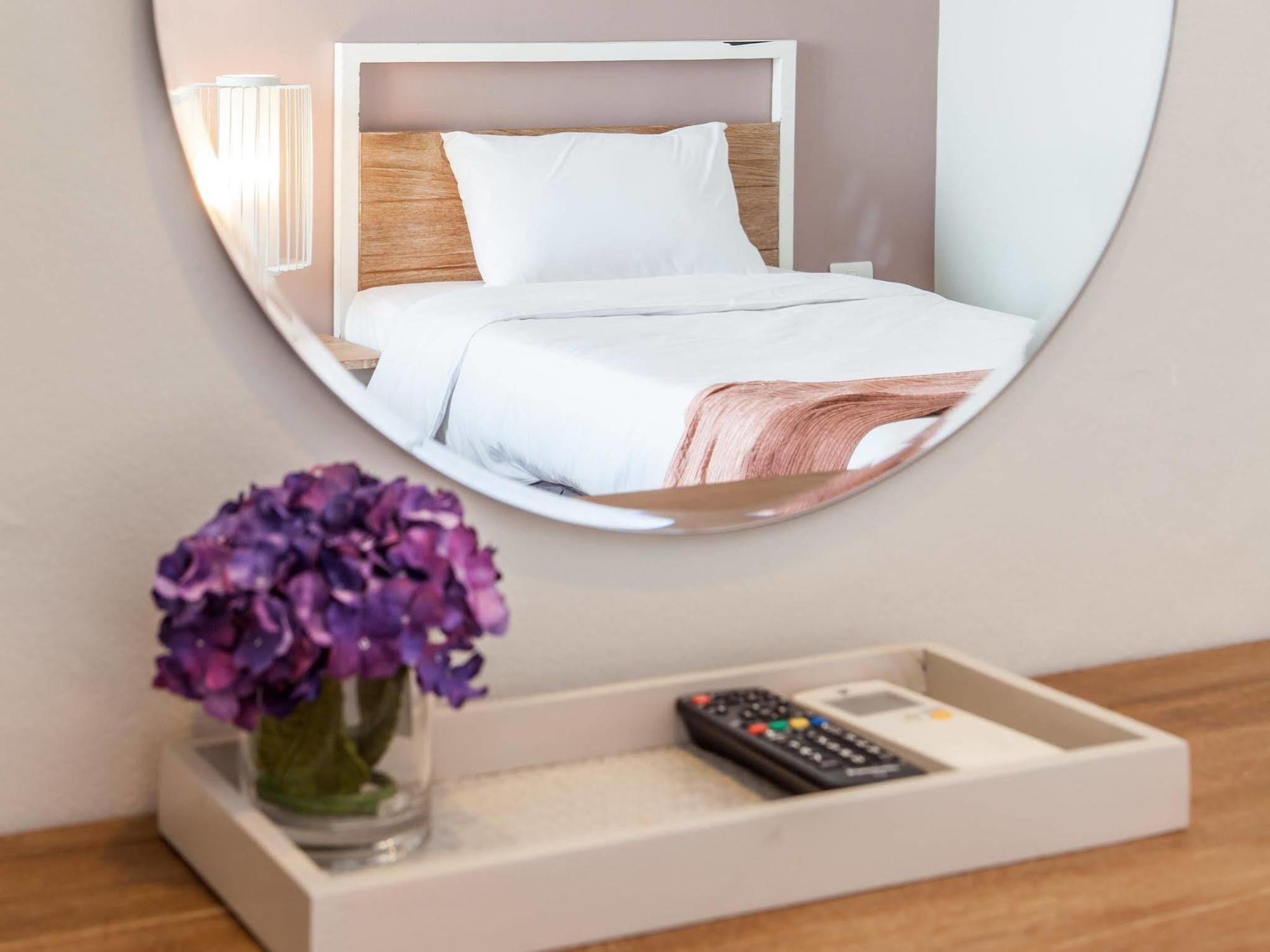Hug Nimman Hotel Csiangmaj Kültér fotó